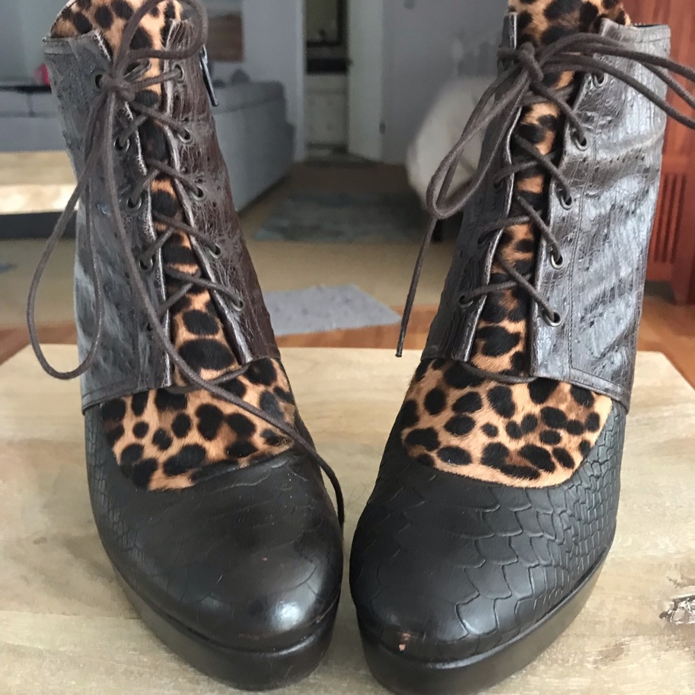 Stylish animal print, brown crocodile leather